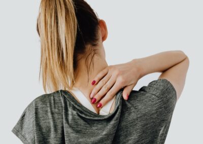 Ontspanningsoefeningen nek met een therapiebal